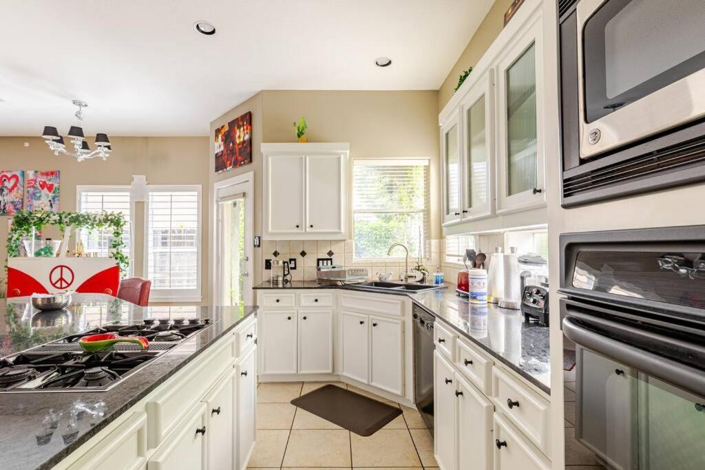 Wanderlust Villa Near Galleria Mall Houston Exterior foto